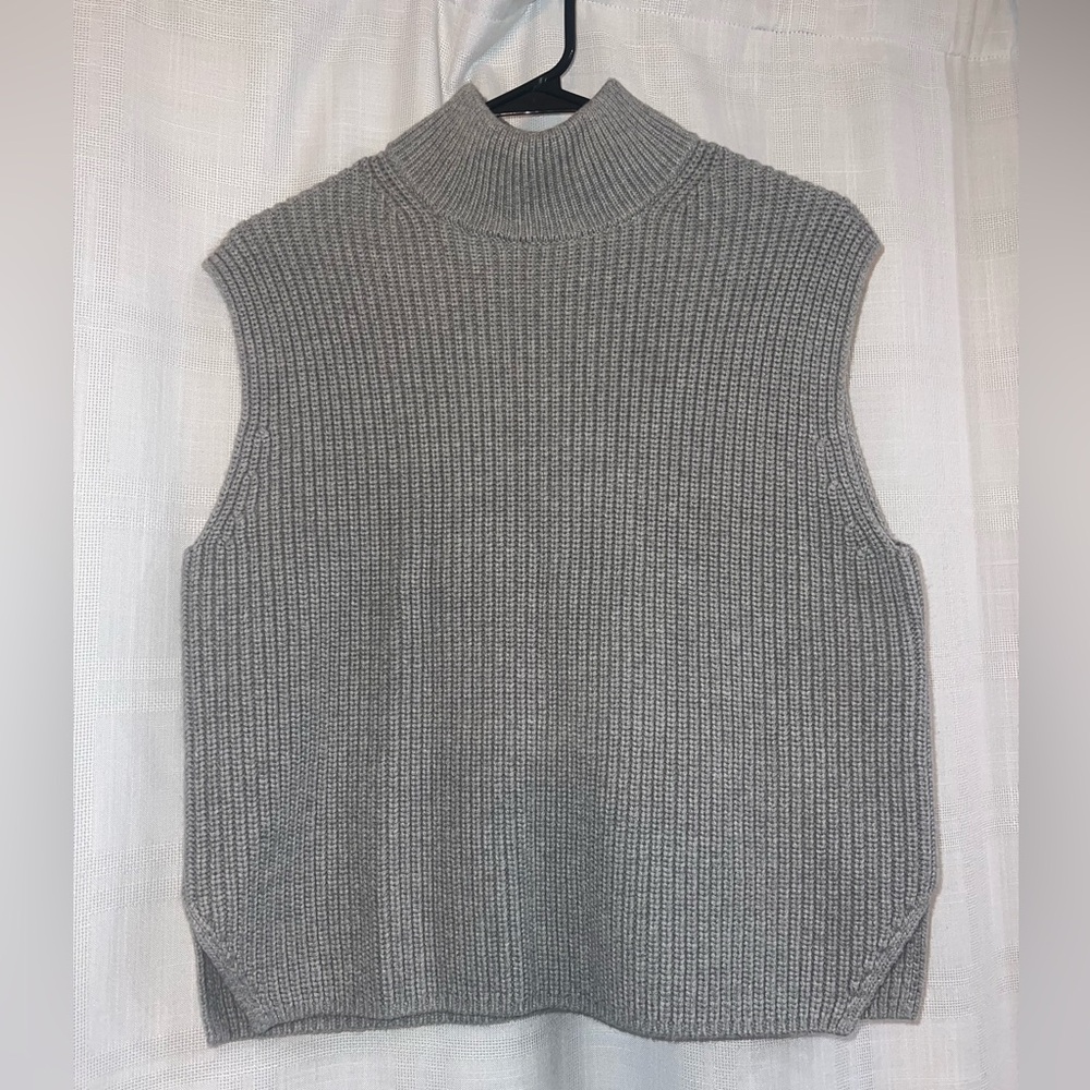 Abercrombie & Fitch Gray Knit Sweater Tank Top